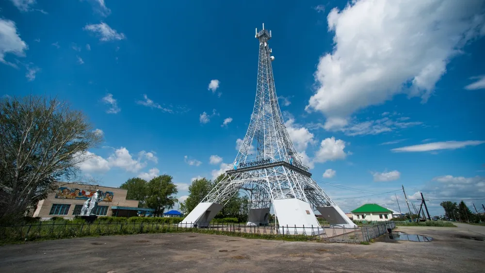 От Челябинска до Парижа со всеми его музеями и Эйфеловой башней – не больше 270 км.