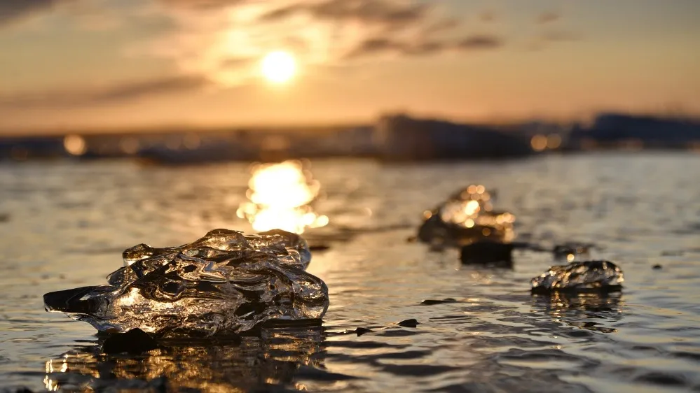 Прозрачные льдинки завораживают. Фото: Андрей Ткачёв / «Ямал-Медиа»