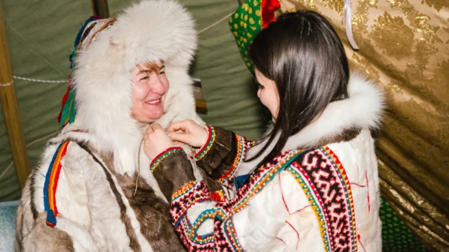 Былковы побывали в Горнокнязевске, познакомились с бытом и традициями коренных народов. Фото: предоставлено пресс-службой губернатора ЯНАО