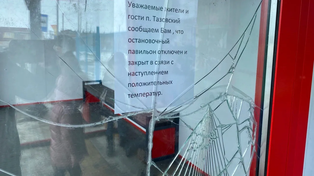 Хулигану предстоит оплатить ремонт поврежденного павильона. Фото: Анастасия Ульянова / "Ямал-Медиа"