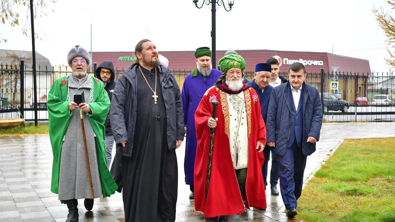 Верховный муфтий приехал на «Праведную землю». Фото: Андрей Ткачёв/КРАСНЫЙ СЕВЕР