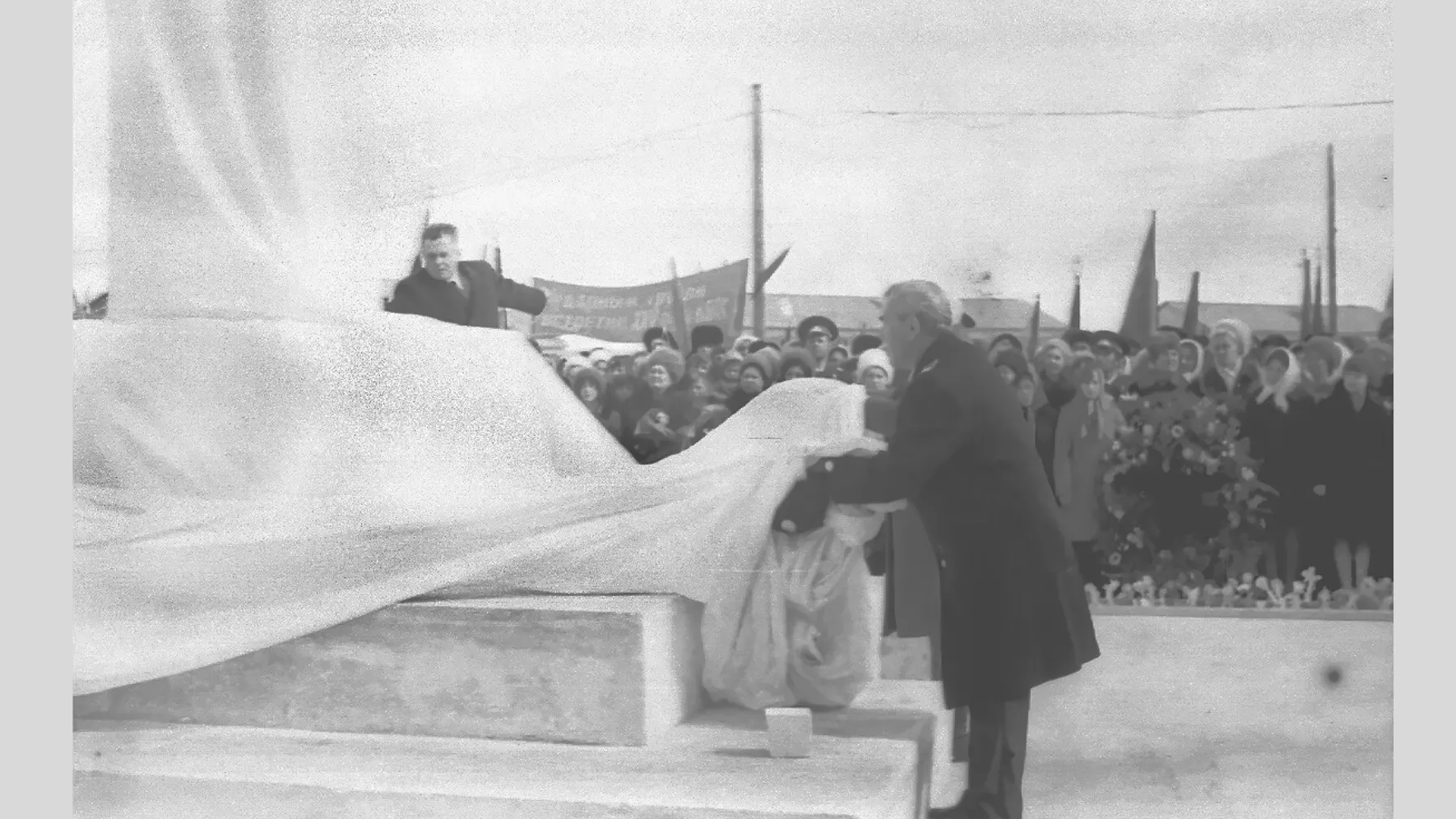 Открытие мемориала на площади Победы в Салехарде, 9 мая 1975 года. Фото: предоставлено из личного архива Андрея Дробинина