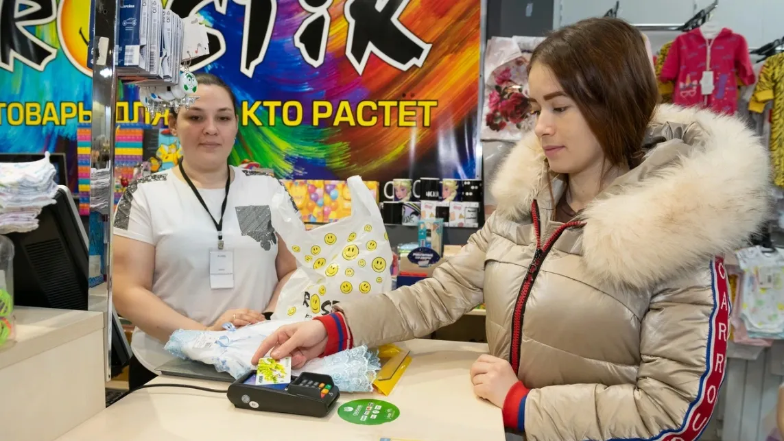 Сервисы «Единой карты жителя Ямала» позволяют покупать товары по сертификату на ребенка. Фото: предоставлено пресс-службой губернатора ЯНАО
