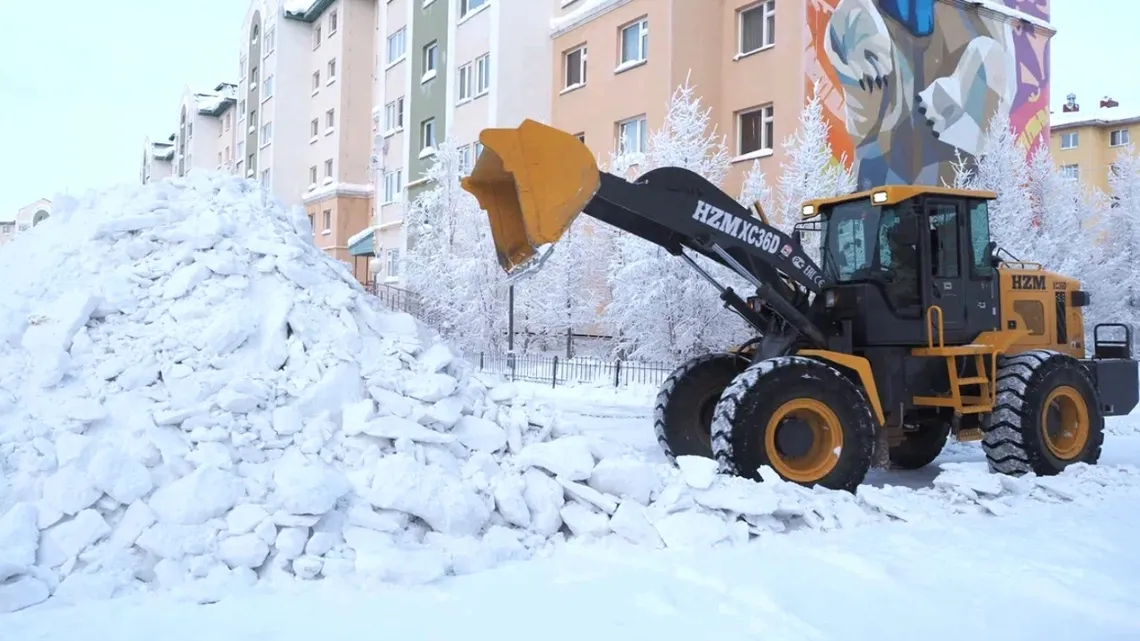 Чистить дороги Ямала в новогодние праздники будут в обычном режиме. Фото: предоставлено пресс-службой губернатора ЯНАО