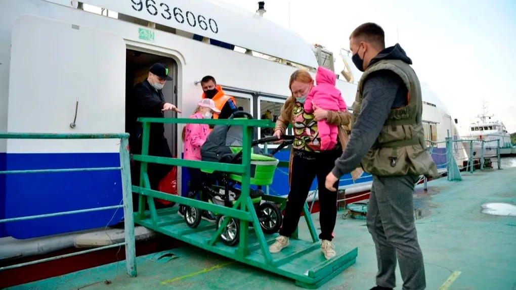 По рекам ЯНАО перевезли почти 64 000 пассажиров. Фото: Андрей Ткачёв / «Ямал-Медиа»