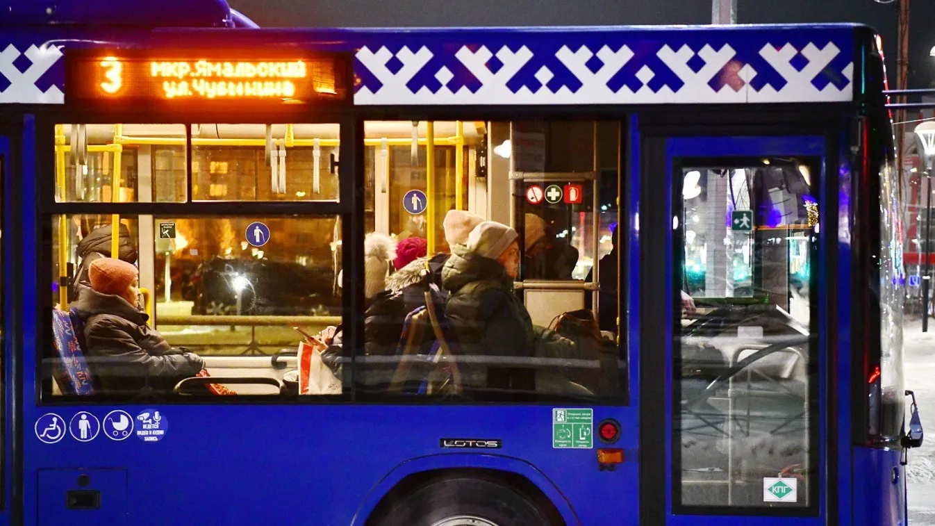 Больше всего вопросов у ямальцев к  расписанию движения общественного транспорта. Фото: Андрей Ткачев/«Ямал-Медиа»