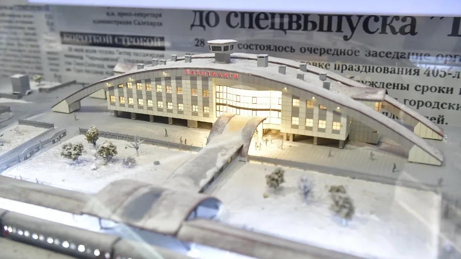 Макет железнодорожного вокзала в Лабытнанги. Фото: Андрей Ткачёв / «Ямал-Медиа»