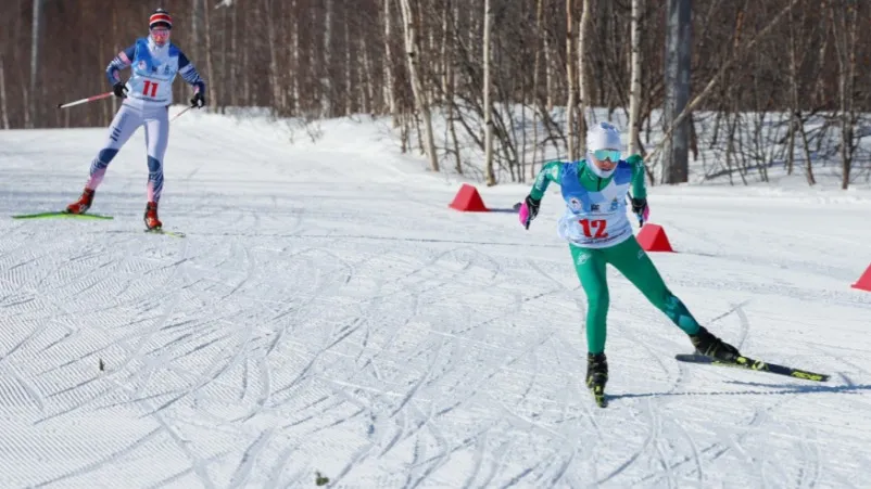 Во многих регионах страны снег почти растаял, а на Ямале на лыжах можно кататься еще в мае. Фото: Андрей Ткачёв / «Ямал-Медиа»