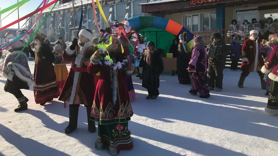Народные гулянья в честь встречи весны — любимое развлечение сельчан. Фото: Анастасия Ульянова / «Ямал-Медиа»