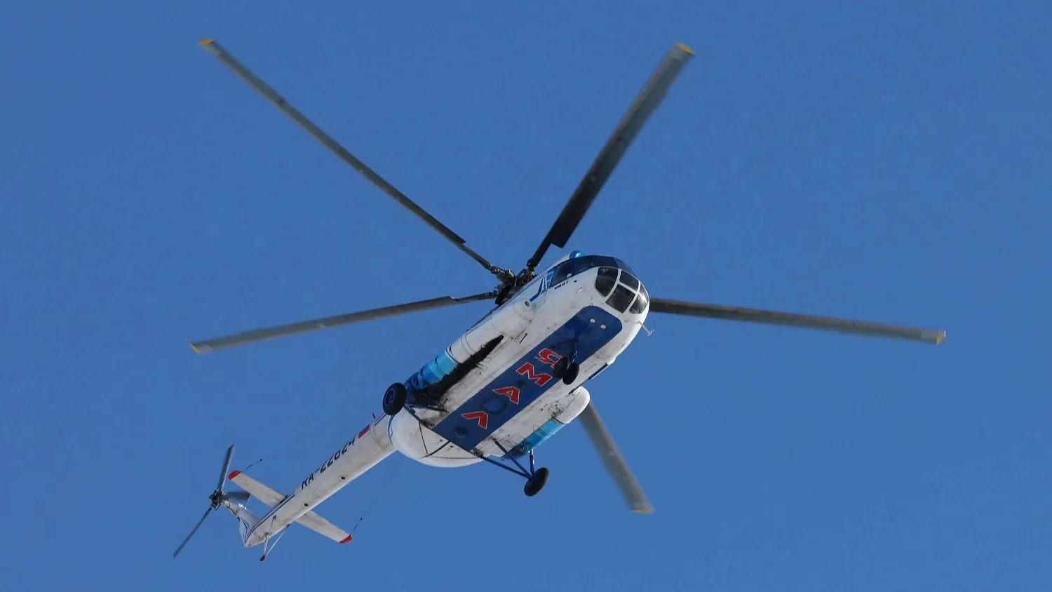 Вертолёт отправится в рейс, если наберётся 17 заявок от пассажиров. Фото: Андрей Ткачёв / "Ямал-Медиа"