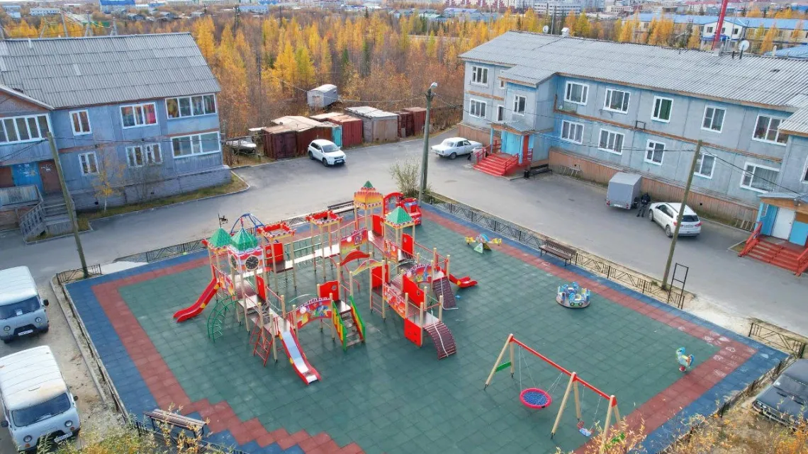 Игровые комплексы оснащены безопасным для детей резиновым покрытием. Фото: t.me/treskova_ma