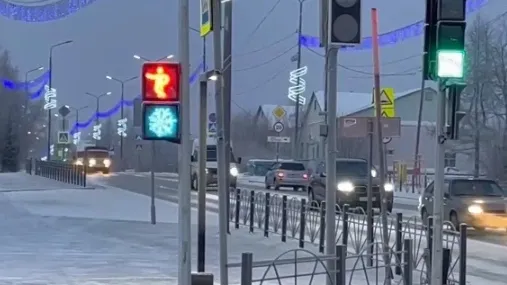 Светофор со снежинкой – эксклюзив Лабытнанги. Кадр из видео: vk.com/treskova_ma