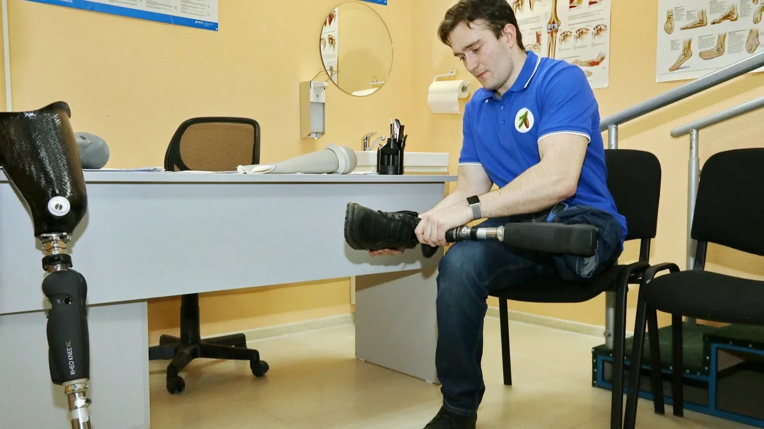 Бионический протез позволяет Антону Петухову вести привычный образ жизни. Фото: Василий Петров / Ямал-Медиа