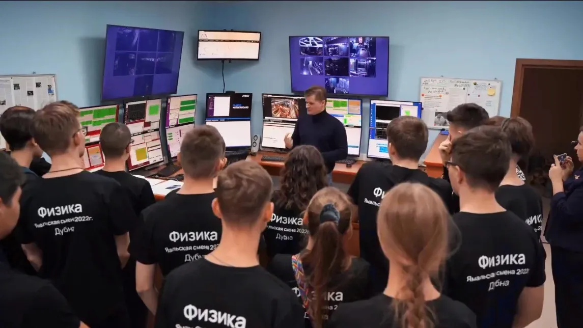 Ямальские старшеклассники стали участниками образовательной смены в Объединённом институте ядерных исследований. Кадр из видео: vk.com/artyukhov_da