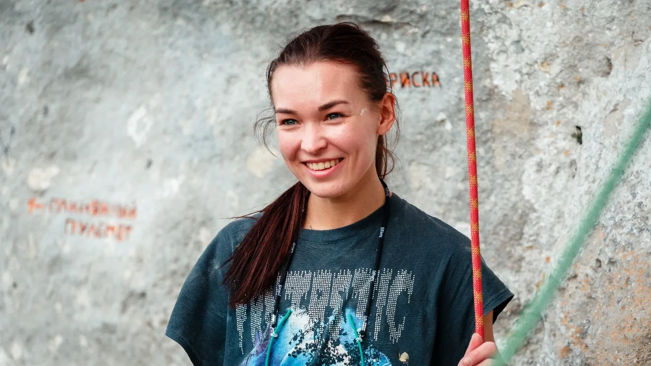 В 2006 году Динара Фахритдинова ворвалась в большой мир скалолазания, став чемпионкой мира среди юниоров. Фото: Антон Мальков