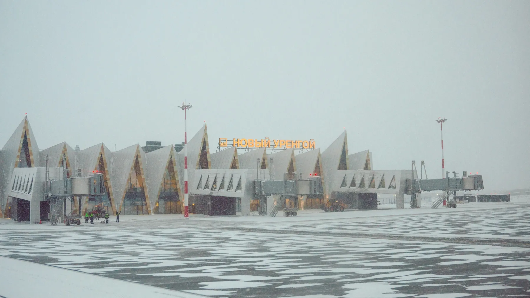 Новый терминал аэропорта Нового Уренгоя начал тестовую работу 25 декабря 2022 года.