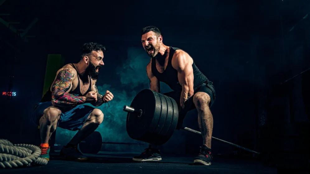 Тяжелая атлетика поможет остаться сильным и не располнеть. Фото: SOK Studio/Shutterstock/ФОТОДОМ