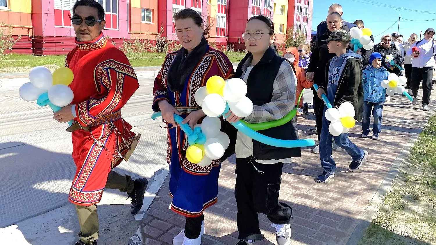 Парад семей в Тазовском стал традицией. Фото: Анастасия Ульянова / "Ямал-Медиа"