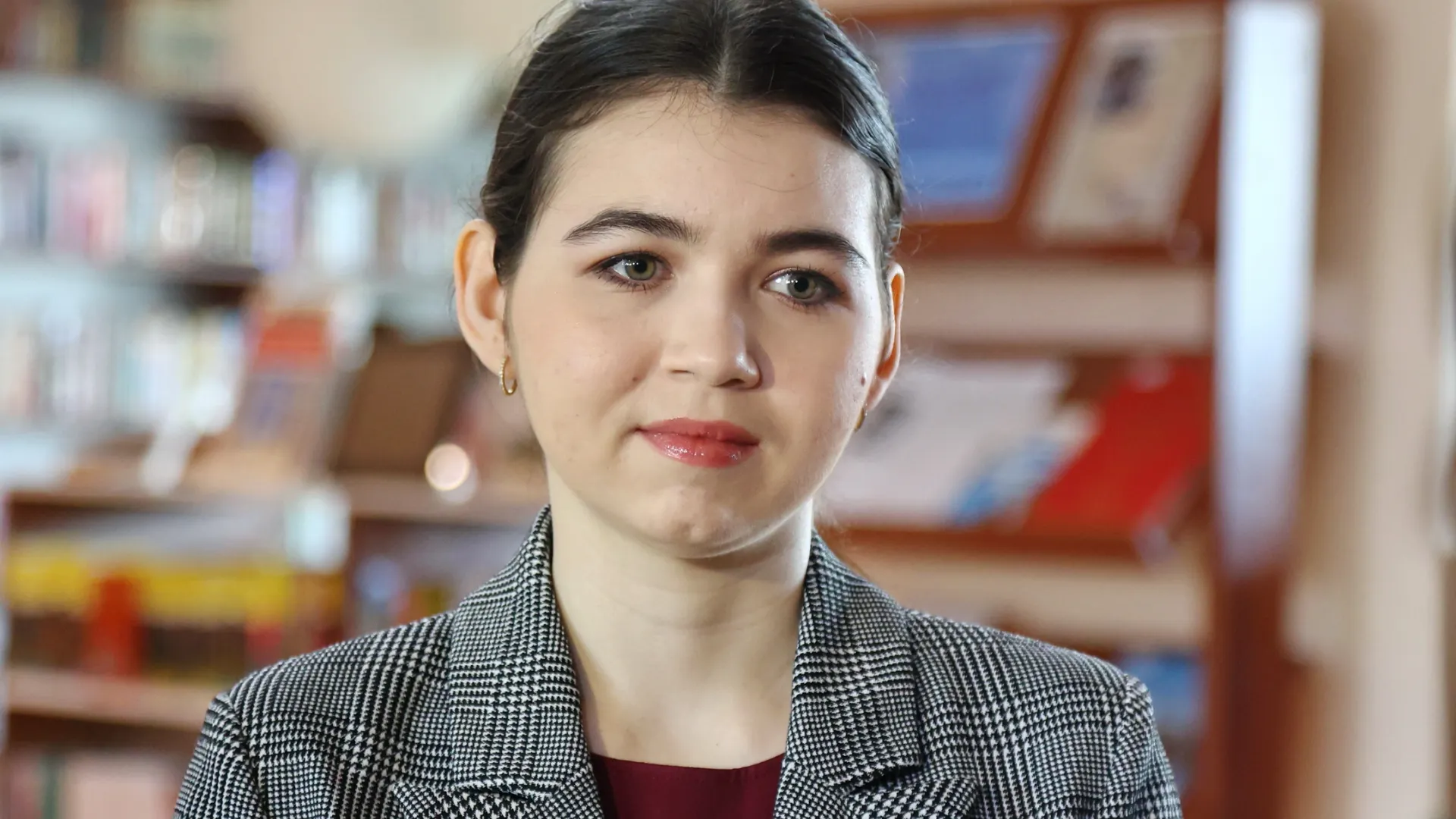 Многие уверены: своим гипнотическим взглядом Горячкина пытается подавить соперницу. Но те, кто знают Сашу лично –  говорят, что это ее обычный взгляд. Фото: Андрей Ткачёв / «Красный Север»