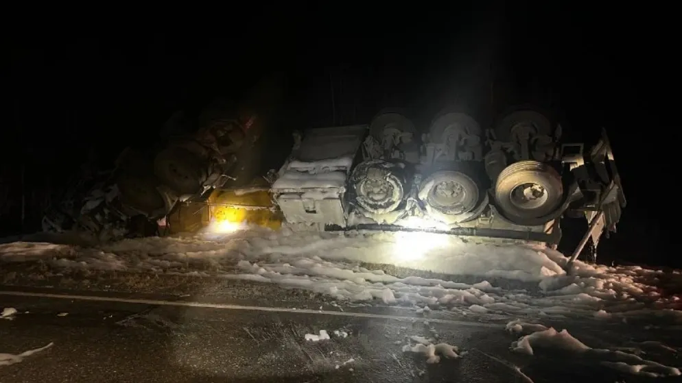 Одна из перевернувшихся 15 октября в Надымском районе машин. Фото: ЕДДС Надымского района