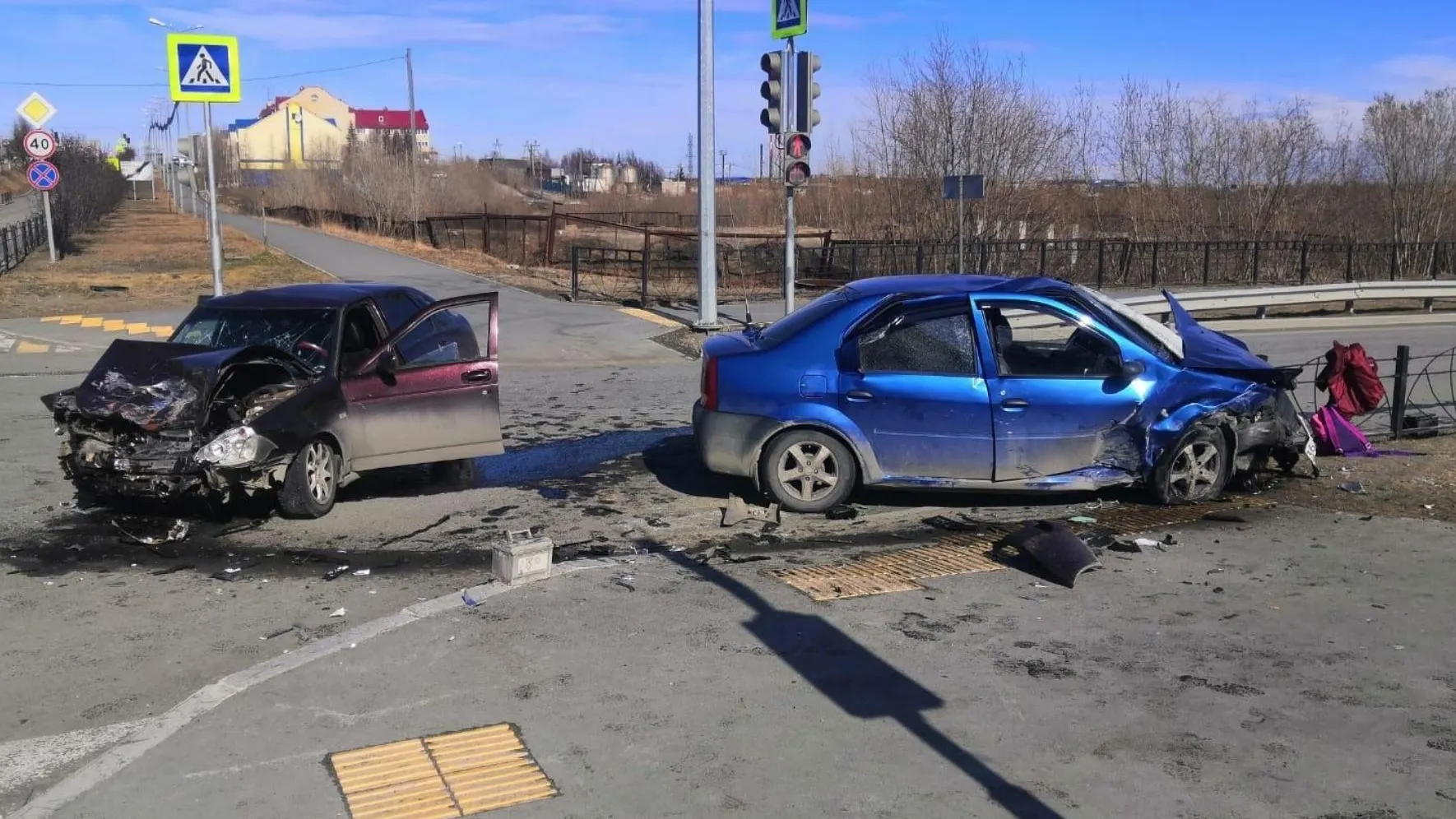 В больницу попали три несовершеннолетних пассажира из одной машины и водитель другой. Фото: УГИБДД по ЯНАО