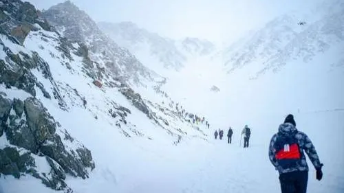 Восхождение на Рай-Из. Фото: Сергей Зубков / «Ямал-Медиа»