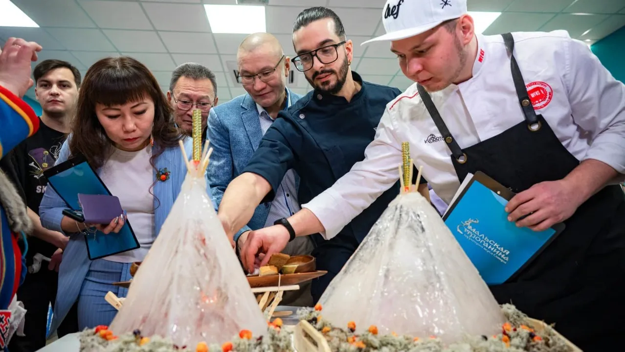 Жюри оценивает блюда. Фото: предоставлено пресс-службой губернатора ЯНАО