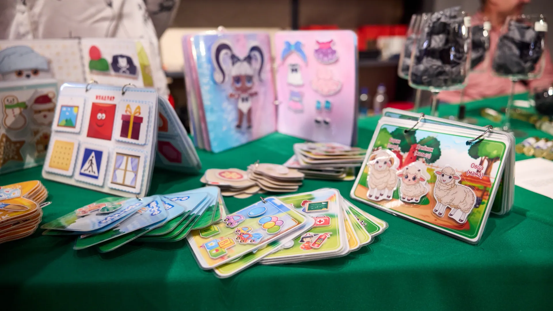 Сувениры. Фото: Юрий Здебский / «Ямал-Медиа»