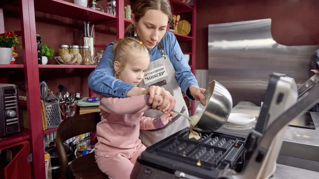 Вкусный мастер-класс. Фото: Юрий Здебский / «Ямал-Медиа»