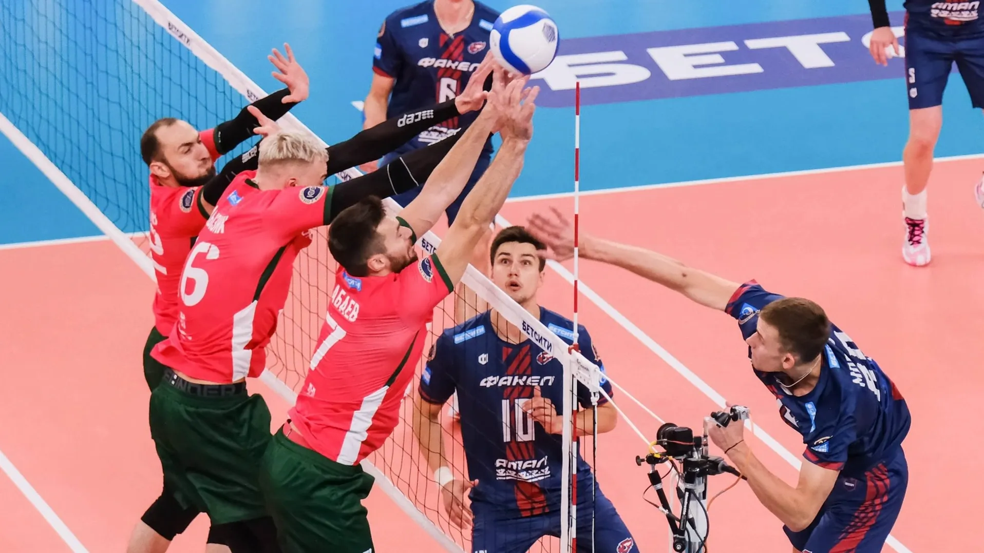 Новоуренгойский «Факел» борется за «Кубок Столетия». Фото: t.me/fakelvolley