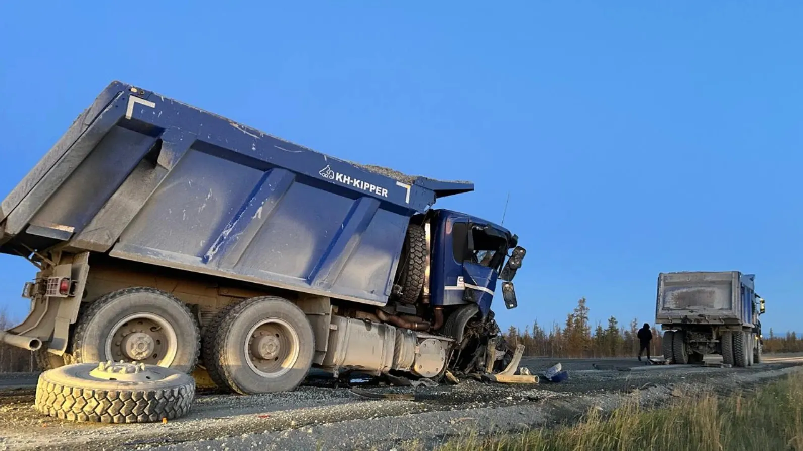ДТП с самосвалами на ямальской трассе случилось 25 сентября. Фото: пресс-служба Госавтоинспекции ЯНАО