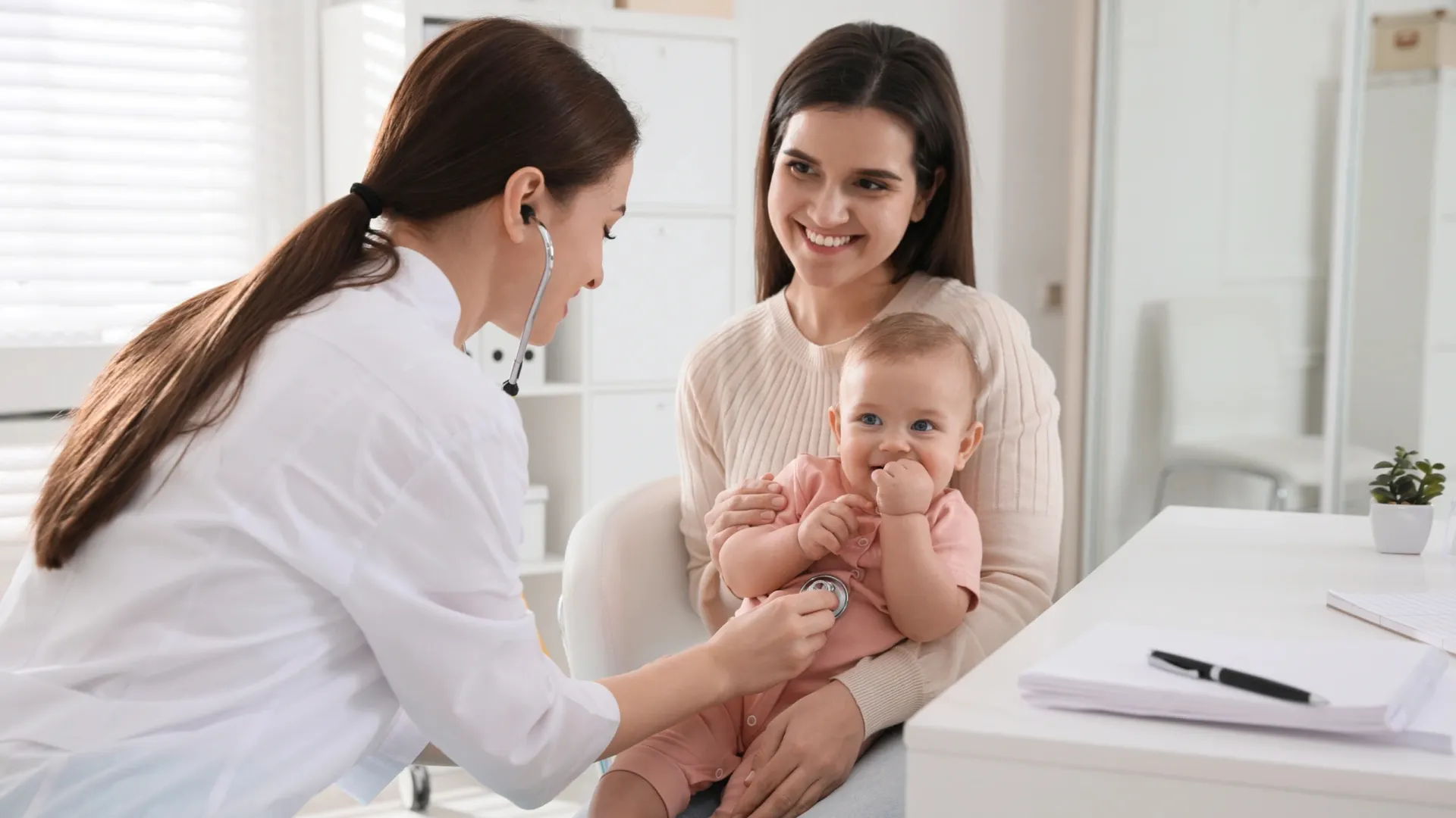 Международный день педиатра отмечают 20 ноября. Фото: New Africa / Shutterstock / Fotodom