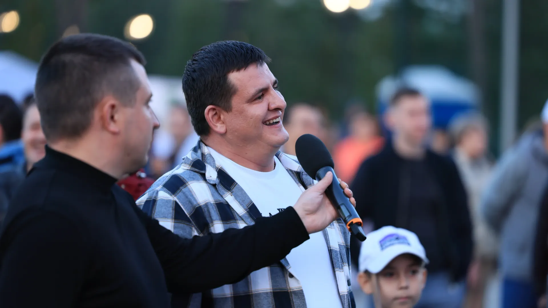 Губернатор ответил на 38 вопросов северян. На встречу пришли 750 жителей Губкинского.
