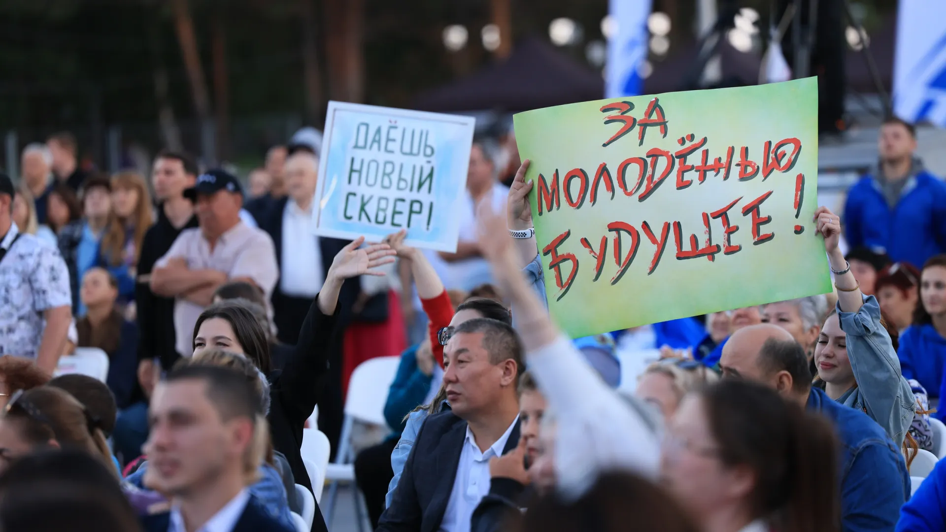 Жители Ноябрьска переживают за молодежь и благоустройство.
