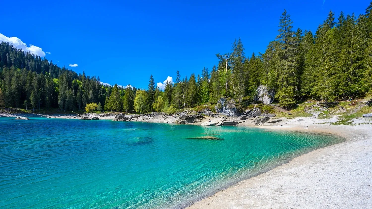 Природа Ямала припасла для туристов массу красивейших мест. Фото: Simon Dannhauer / shutterstock.com