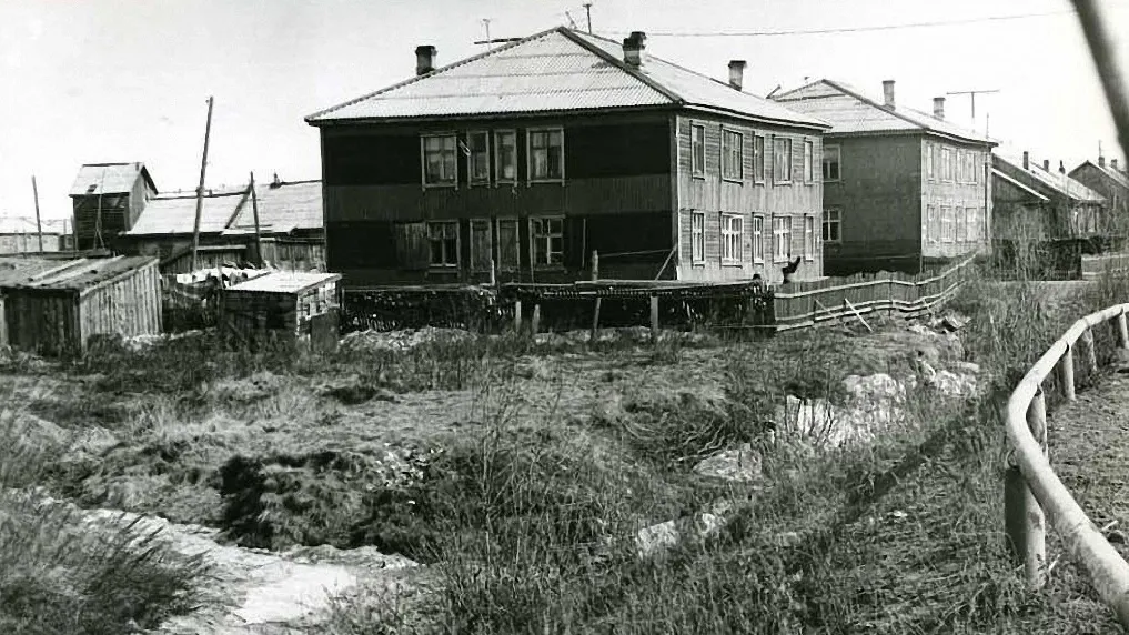 Вид на улицу Чубынина. На карте города это название появилось в 1965 году — на заседании исполкома Салехардского городского Совета депутатов трудящихся было принято решение увековечить память известного ямальского метеоролога и агронома. Фото Евгения Гапонова, предоставлено Государственным архивом ЯНАО