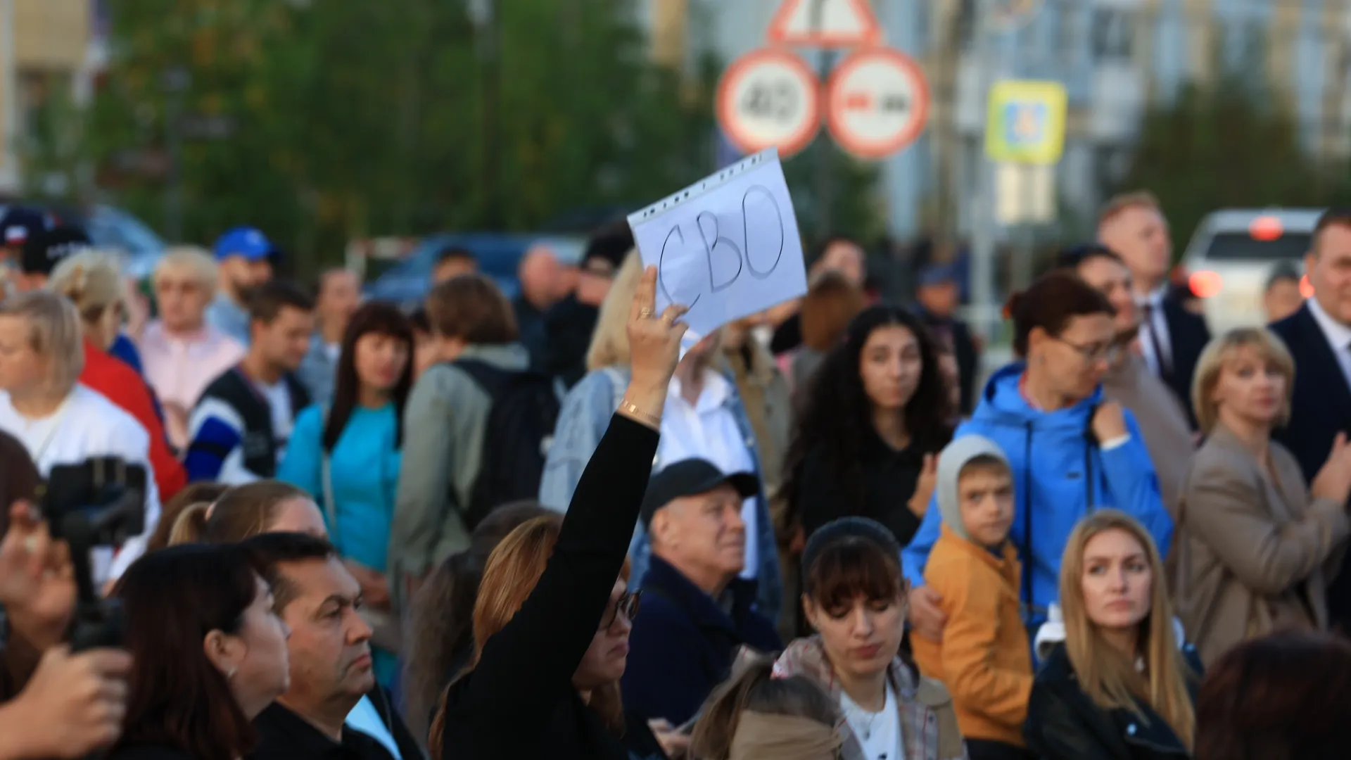 Несколько вопросов губернатору касались участников СВО и их семей