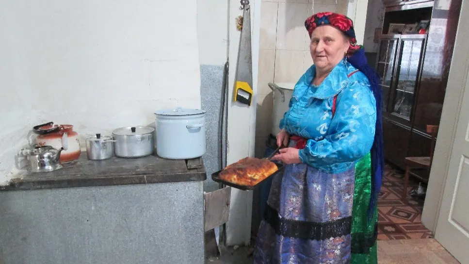 Лучший черинянь (рыбный пирог) получается в настоящей печи. Фото: Ирина Китаева