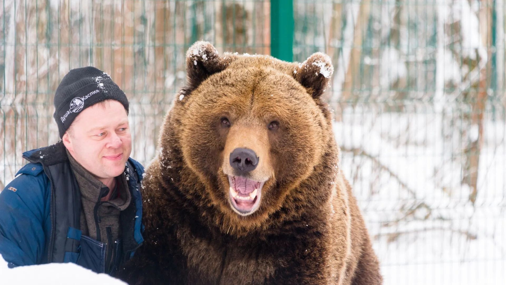 Мансур и его «папа» Андрей Иванов. Фото: vk.com/mansurbear