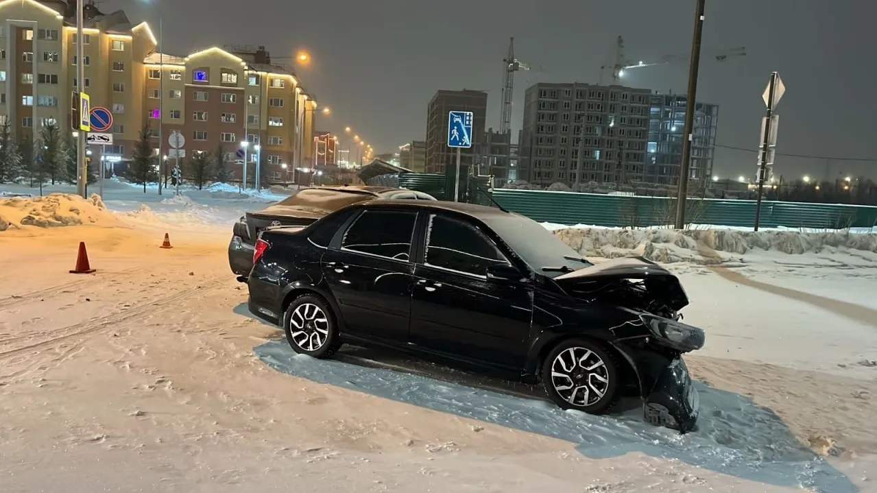 ДТП в Новом Уренгое 16 ноября. Фото предоставлено Госавтоинспекцией ЯНАО