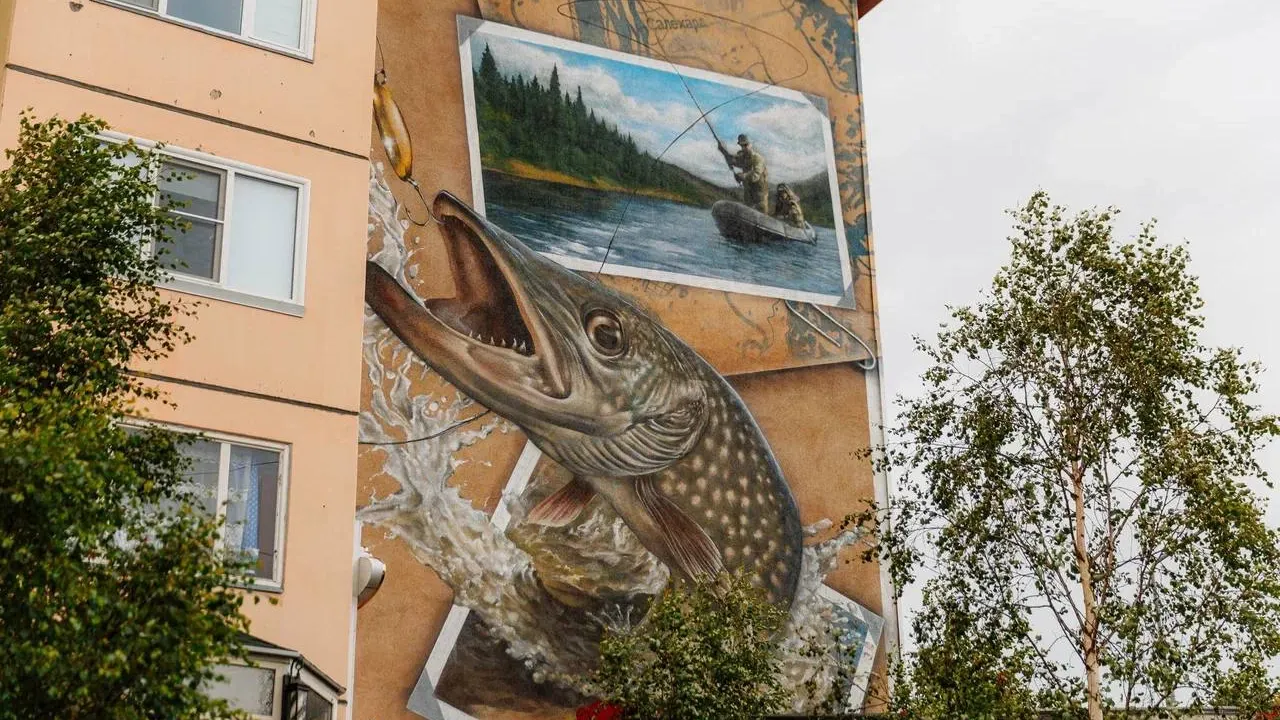 Мурал «Ямальский улов» в Салехарде. Фото: телеграм-канал Алексея Титовского / t.me/titovsky_al