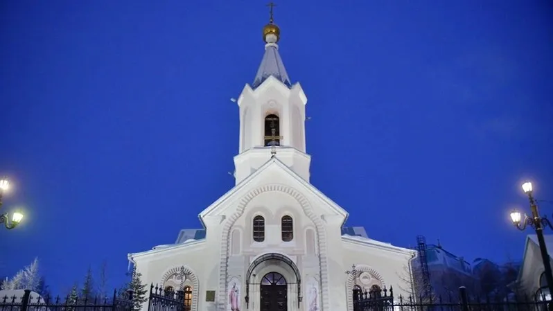 Лампаду доставят в храм Петра и Павла в Салехарде. Фото: Андрей Ткачёв / "Ямал-Медиа"