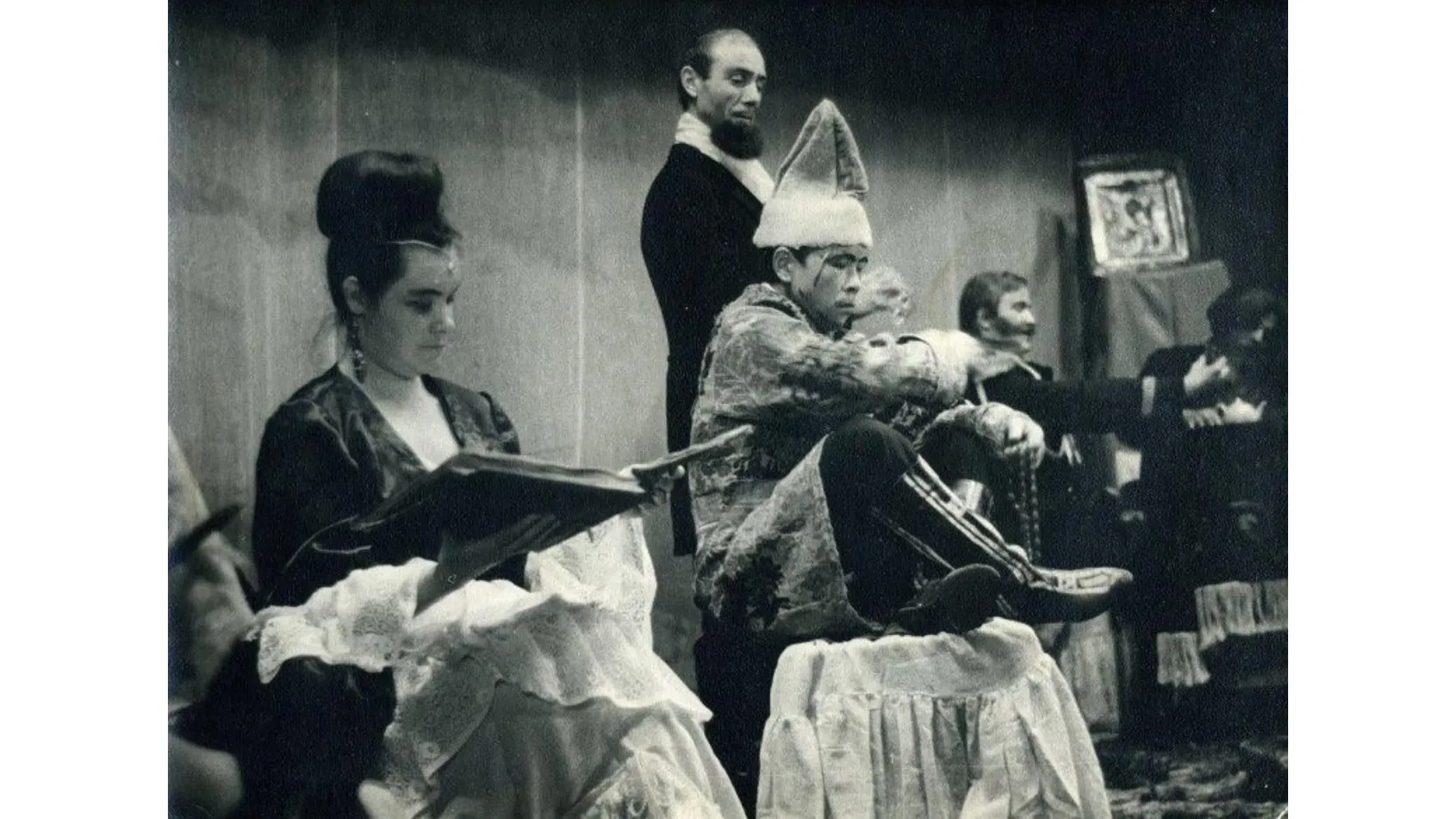 Сцена из спектакля «Ваули Пиеттомин — первый из Ненянгов». Фото: предоставлено из архива ОЦНК