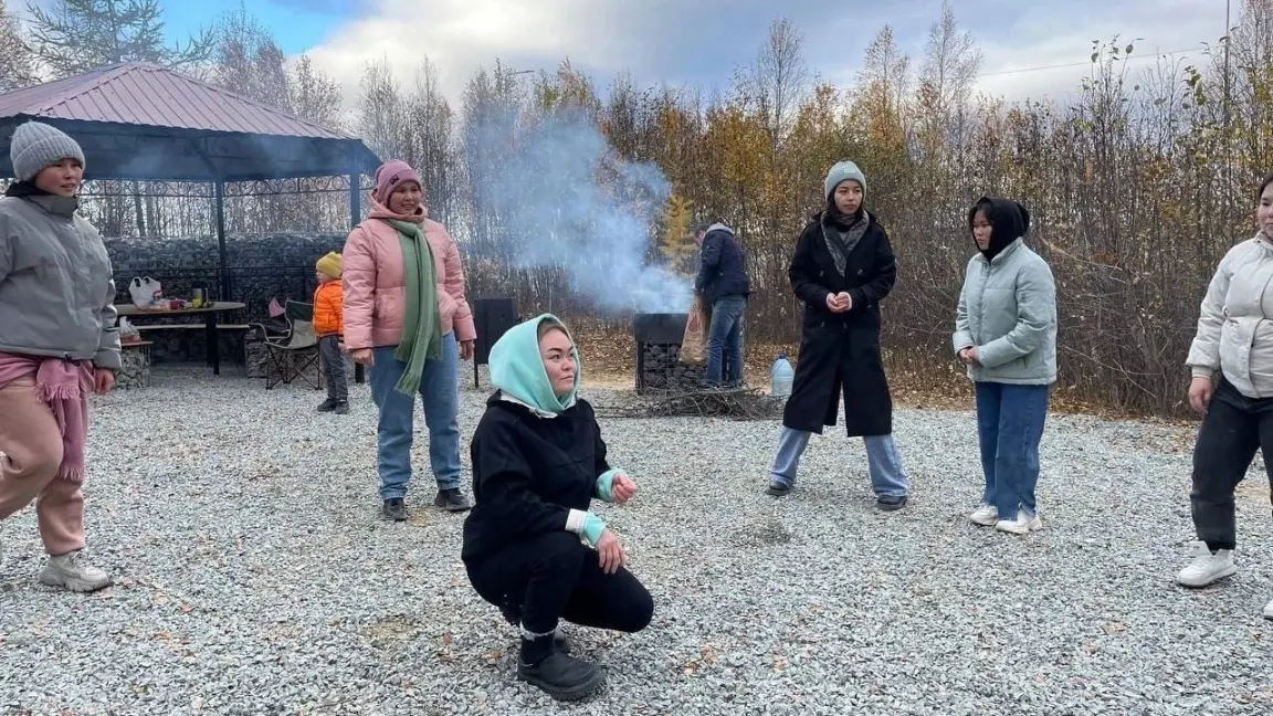 Молодежь поиграла в «картошку» и угостилась шашлыками. Фото: vk.com/assoc.yamal_potomkam
