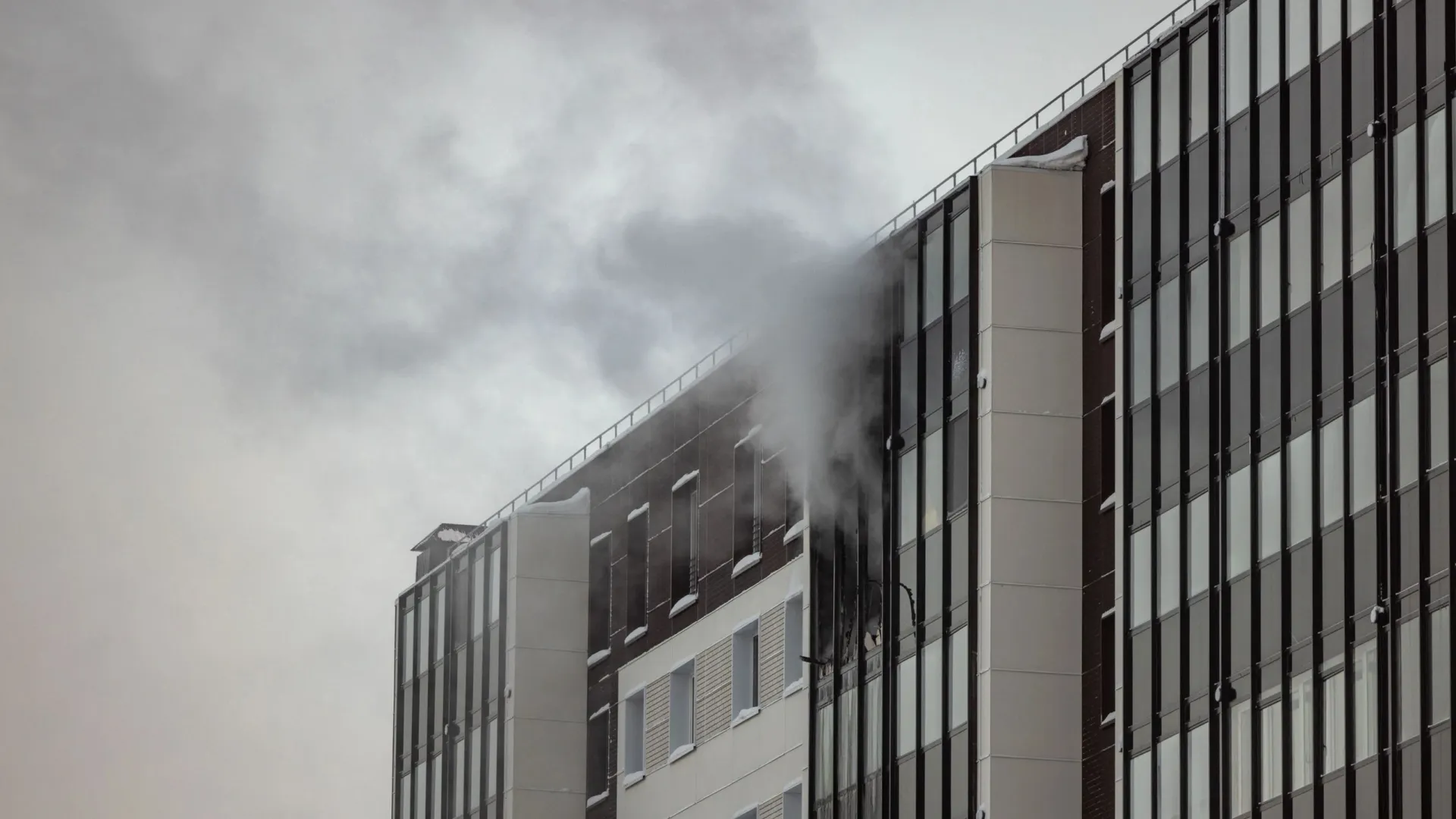 Пожар на ул. Республики в Салехарде 25 января. Фото: Сергей Зубков / «Ямал-Медиа»