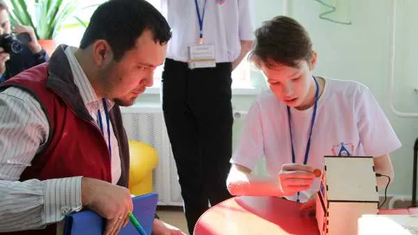 Юные разработчики презентовали свои изобретения экспертам в области науки и техники, получили советы и наставления.