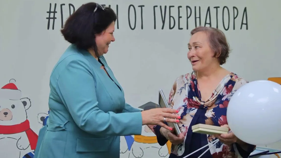 Жительница Лабытнанги Галина Варносова получила выплату на покупку нового жилья. Фото: пресс-служба губернатора ЯНАО