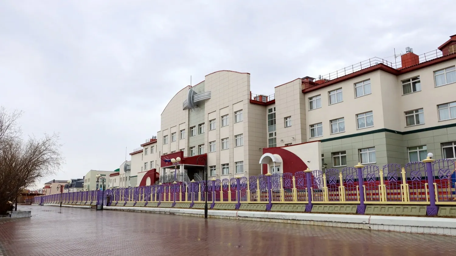 Современное здание школы № 1. Фото: Василий Петров / «Ямал-Медиа»