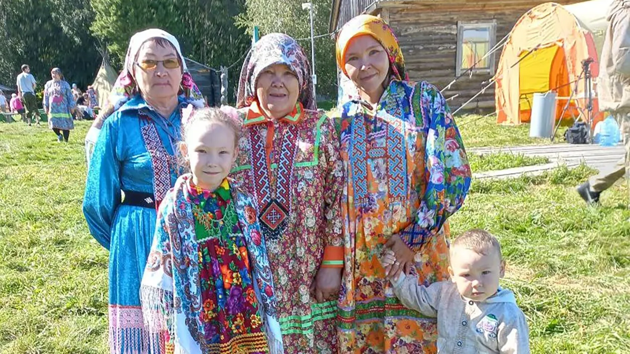 Евдокия Леонидовна Салтыкова рутӆаӆ пиӆан. Хор: Евдокия Салтыкова