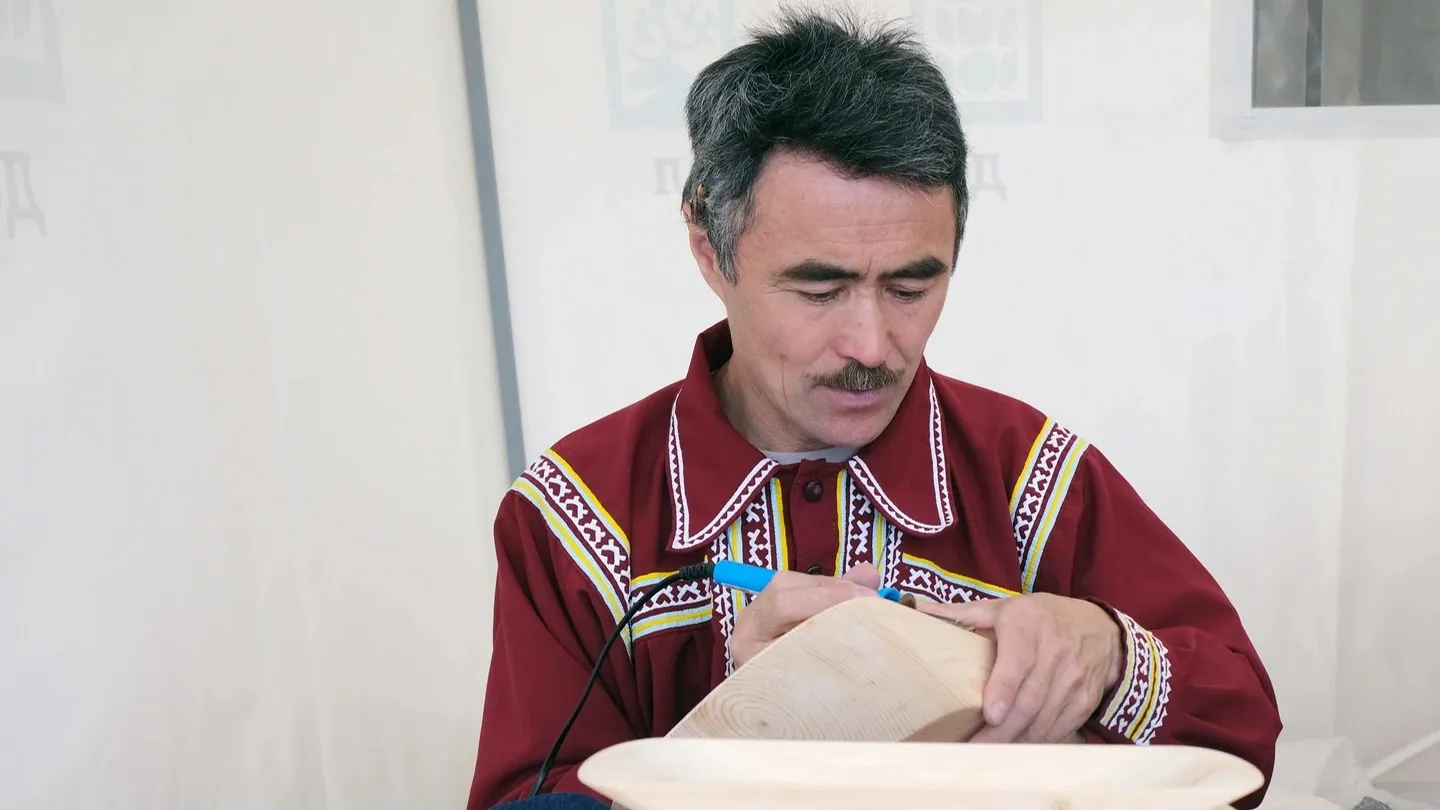 Егор Наков там уйтантопсайн ханты мир анат-сунат этаӆтаӆ. Хор: Альбина Тырлина.